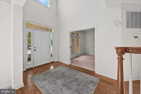 Entry Way - 716 Pearson Point Pl, Annapolis, MD 21401 photo 2 of 6