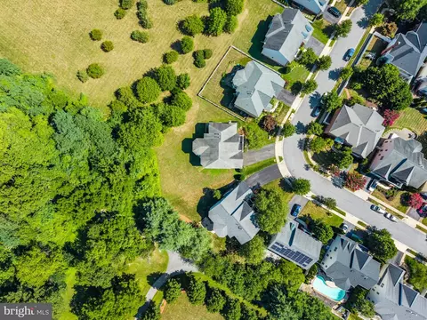 View/Area - 716 Pearson Point Pl, Annapolis, MD 21401 photo 2 of 8