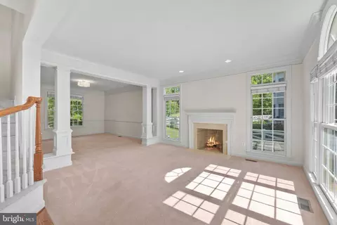 Living - 716 Pearson Point Pl, Annapolis, MD 21401 photo 1 of 8