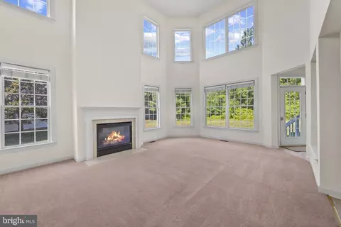 Living - 716 Pearson Point Pl, Annapolis, MD 21401 photo 6 of 8