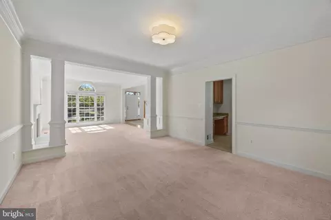 Living - 716 Pearson Point Pl, Annapolis, MD 21401 photo 4 of 8