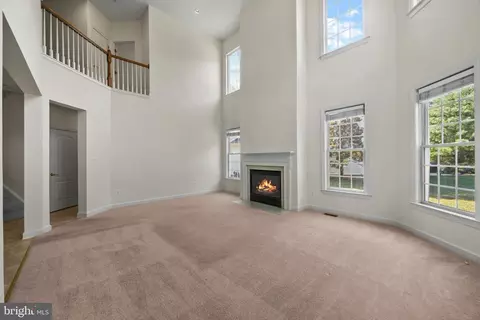 Living - 716 Pearson Point Pl, Annapolis, MD 21401 photo 5 of 8