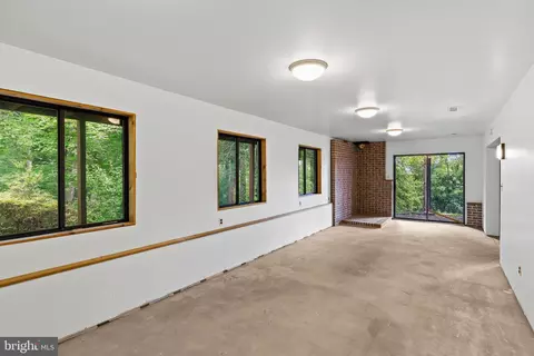 Living - 783 Sonne Dr, Annapolis, MD 21401 photo 4 of 4