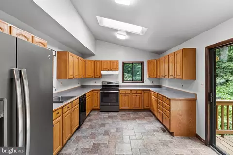 Kitchen - 783 Sonne Dr, Annapolis, MD 21401 photo 2 of 2