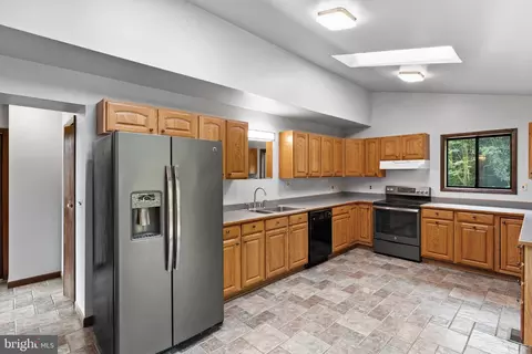 Kitchen - 783 Sonne Dr, Annapolis, MD 21401 photo 1 of 2