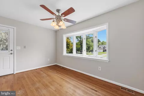 Living - 1838 Brett Ct, Annapolis, MD 21401 photo 3 of 6