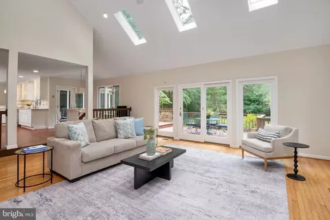 Living - 1499 Westcliff Dr, Pasadena, MD 21122 photo 2 of 6