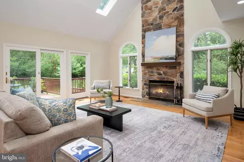 Living - 1499 Westcliff Dr, Pasadena, MD 21122 photo 1 of 6