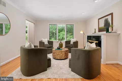 Living - 1499 Westcliff Dr, Pasadena, MD 21122 photo 4 of 6