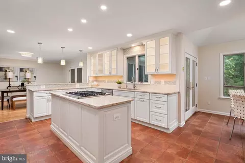 Kitchen - 1499 Westcliff Dr, Pasadena, MD 21122 photo 2 of 4