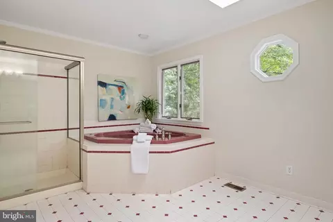 Bath - 1499 Westcliff Dr, Pasadena, MD 21122 photo 2 of 6