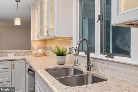 Kitchen - 1499 Westcliff Dr, Pasadena, MD 21122 photo 4 of 4