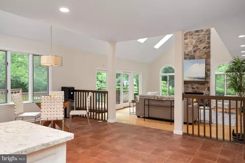 Entry Way - 1499 Westcliff Dr, Pasadena, MD 21122 photo 3 of 4