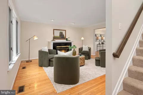 Living - 1499 Westcliff Dr, Pasadena, MD 21122 photo 3 of 6