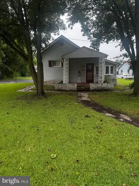 516 Oakwood Rd, Glen Burnie, MD 21061