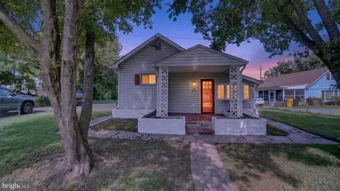 516 Oakwood Rd, Glen Burnie, MD 21061