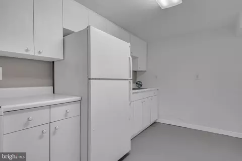 Kitchen - 1350 Ritchie Hwy, Arnold, MD 21012 photo 5 of 5