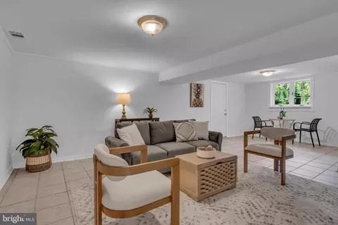 Living - 1350 Ritchie Hwy, Arnold, MD 21012 photo 3 of 3
