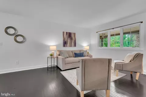 Living - 1350 Ritchie Hwy, Arnold, MD 21012 photo 1 of 3