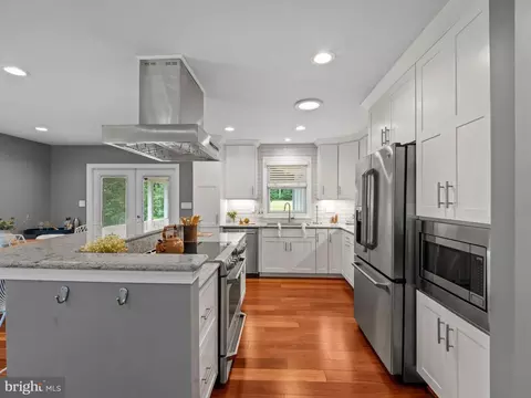 Kitchen - 7884 Belhaven Ave, Pasadena, MD 21122 photo 1 of 2