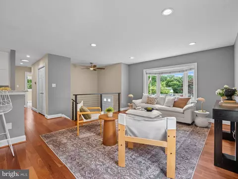Living - 7884 Belhaven Ave, Pasadena, MD 21122 photo 2 of 2