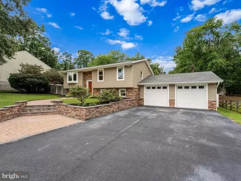 Exterior - 7884 Belhaven Ave, Pasadena, MD 21122 photo 2 of 7