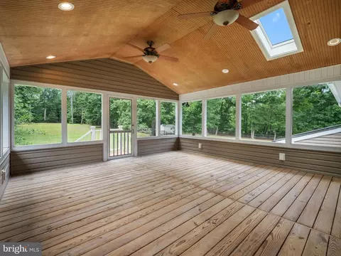 Exterior - 7884 Belhaven Ave, Pasadena, MD 21122 photo 4 of 7