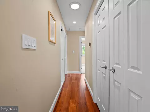 Entry Way - 7884 Belhaven Ave, Pasadena, MD 21122 photo 2 of 2