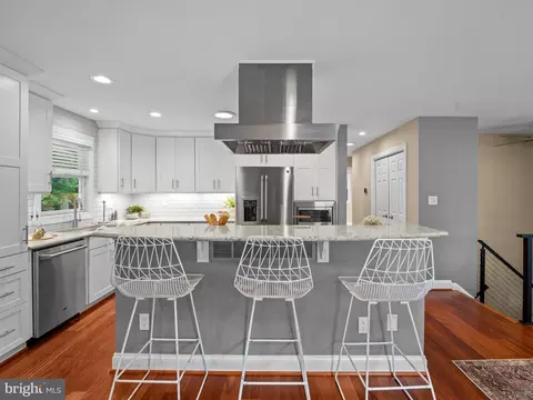 Kitchen - 7884 Belhaven Ave, Pasadena, MD 21122 photo 2 of 2