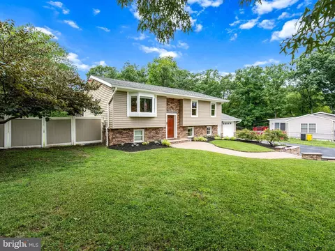 Exterior - 7884 Belhaven Ave, Pasadena, MD 21122 photo 7 of 7