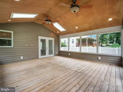 Exterior - 7884 Belhaven Ave, Pasadena, MD 21122 photo 3 of 7