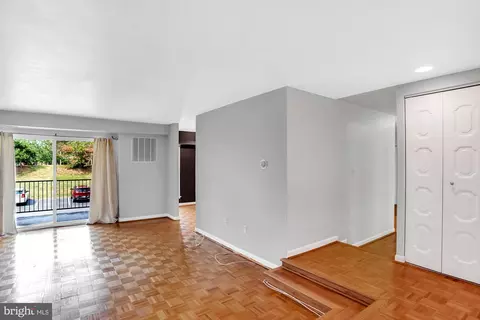 1 Silverwood Cir #8, Annapolis, MD 21403