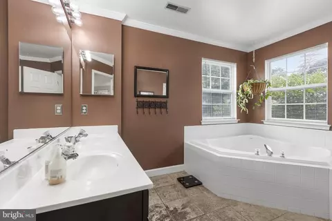 Bath - 2703 Hamils Ct, Crofton, MD 21114 photo 2 of 5