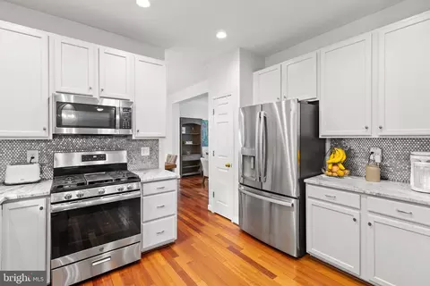 Kitchen - 2703 Hamils Ct, Crofton, MD 21114 photo 2 of 3