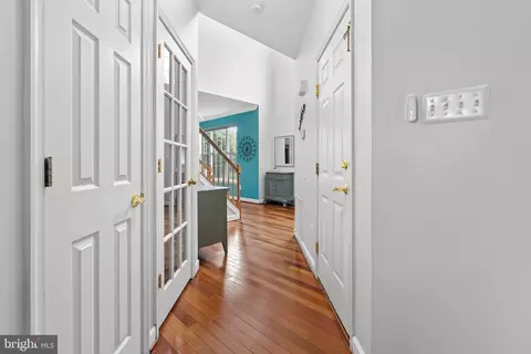 Entry Way - 2703 Hamils Ct, Crofton, MD 21114 photo 3 of 7