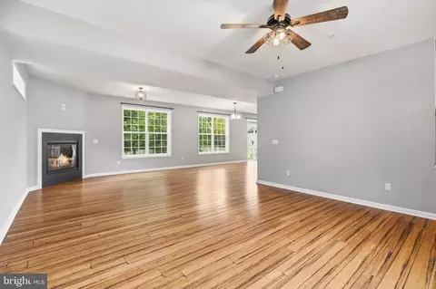 Living - 706 Trapper Way, Deale, MD 20751 photo 2 of 16