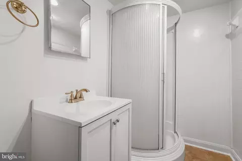 Bath - 307 Park Hall S, Laurel, MD 20724 photo 2 of 2