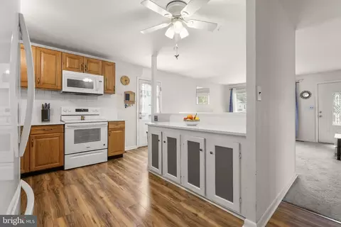 Entry Way - 307 Park Hall S, Laurel, MD 20724 photo 1 of 2