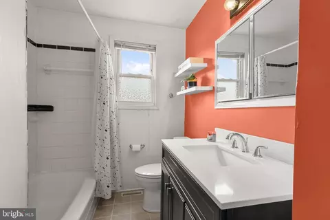 Bath - 307 Park Hall S, Laurel, MD 20724 photo 1 of 2