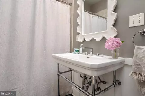 Bath - 8 Shiley St, Annapolis, MD 21401 photo 1 of 3