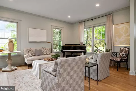 Living - 8 Shiley St, Annapolis, MD 21401 photo 2 of 3