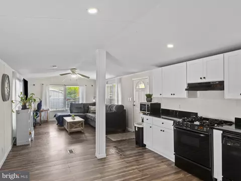 30 Chesapeake Mobile Ct, Hanover, MD 21076 photo 4