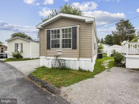 30 Chesapeake Mobile Ct, Hanover, MD 21076