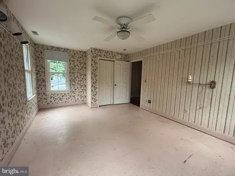 Bedroom - 6372 Shady Side Rd W, Shady Side, MD 20764 photo 3 of 3