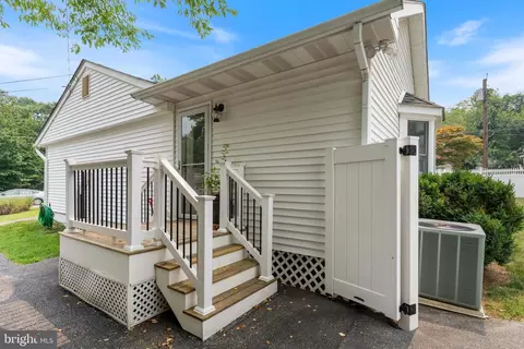 Exterior - 850 Holly Ave, Edgewater, MD 21037 photo 4 of 6