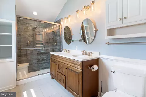 Bath - 850 Holly Ave, Edgewater, MD 21037 photo 1 of 2