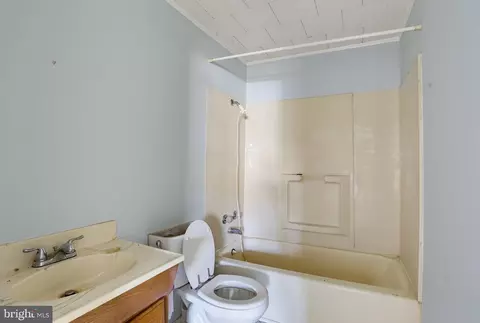 Entry Way - 1300 Mcnabbs Ln, Pasadena, MD 21122 photo 1 of 1