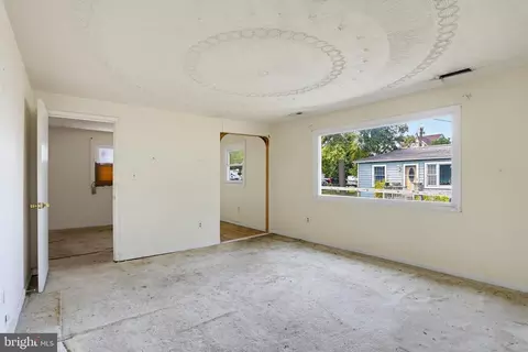Living - 1300 Mcnabbs Ln, Pasadena, MD 21122 photo 4 of 4