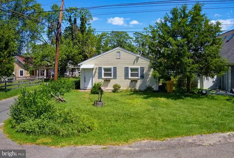 Exterior - 1300 Mcnabbs Ln, Pasadena, MD 21122 photo 2 of 11