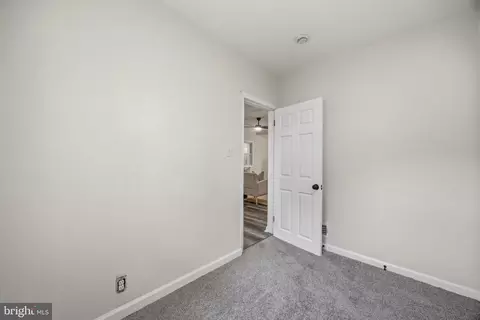 Entry Way - 1561 Efford Rd, Pasadena, MD 21122 photo 9 of 11
